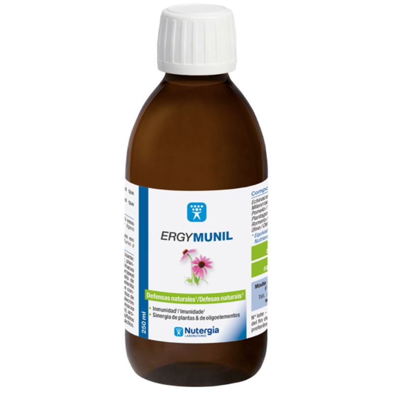 Frasco castanho de ERGYMUNIL Nutergia, suplemento líquido de 250 ml para defesas naturais, com tampa branca e rótulo azul, branco e verde.