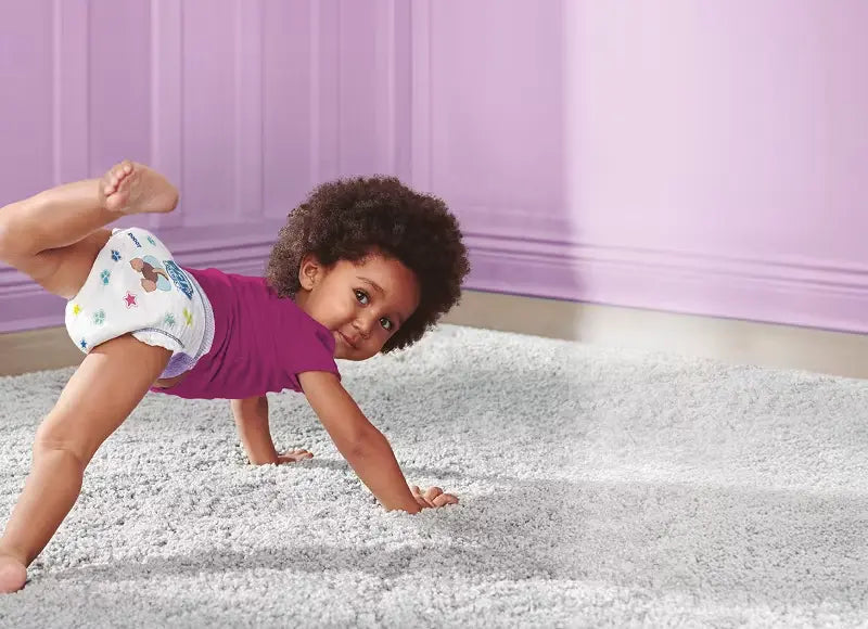 Bebé em movimento com fralda Dodot Activity