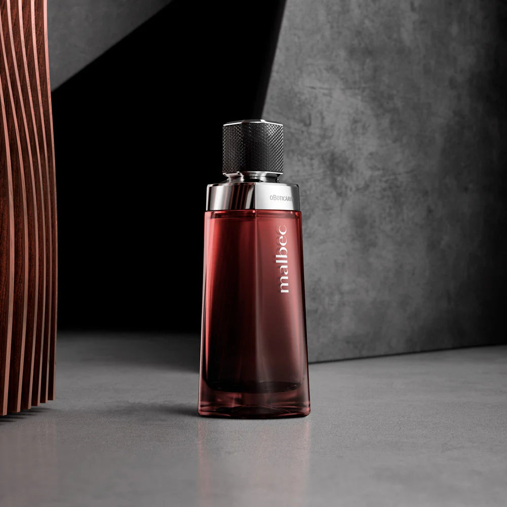 Malbec Eau de Toilette oBoticário em ambiente elegante destacando o design do frasco.