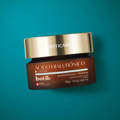 Creme facial Botik Ácido Hialurónico 40g em frasco castanho sobre fundo azul