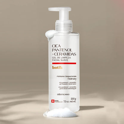 Gel de Limpeza Facial Suave Botik Cica Pantenol + Ceramidas com textura em espuma.