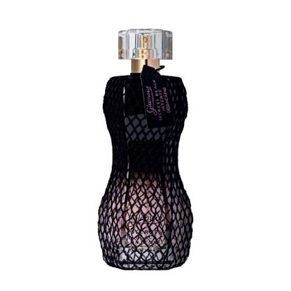 Frasco do perfume Glamour Secrets Black Intense 75ml do Boticário, em vidro rosado com rede preta e tampa transparente.