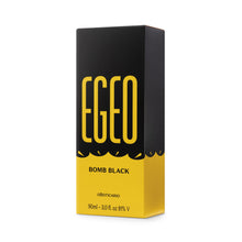 “Caixa do perfume Egeo Bomb Black eau de toilette 90 ml – embalagem preta e amarela com lettering grande Egeo.