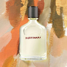 Frasco Portinari perfume masculino com fundo artístico em tons quentes e textura pictórica