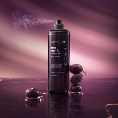 Body Splash Nativa Spa Uva Merlot com uvas frescas e fundo roxo sensorial
