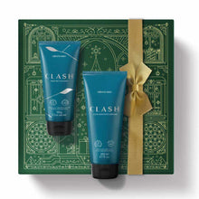 Kit de Natal Clash do oBoticário — caixa verde com laço dourado e dois tubos azuis da linha Clash, um creme pré e pós-barba e uma loção hidratante corporal.