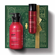 Kit de Natal Nativa SPA Ameixa do oBoticário — caixa verde com laço dourado, frascos vermelhos da linha Ameixa, loção corporal e body splash.