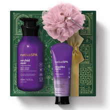 Kit de Natal Nativa SPA Orquídea Noire do oBoticário — caixa verde com laço dourado, frascos roxos da linha Orquídea Noire, loção corporal, sabonete esfoliante e esponja de banho.