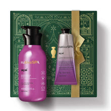Kit de Natal Nativa SPA Açaí com loção corporal hidratante e creme de mãos, apresentados em caixa verde decorada com fita dourada e esponja de banho.