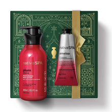 Kit de Natal Nativa SPA Ameixa do oBoticário — caixa verde com laço dourado, loção corporal e creme de mãos em tons de vermelho, fragrância intensa e vibrante.